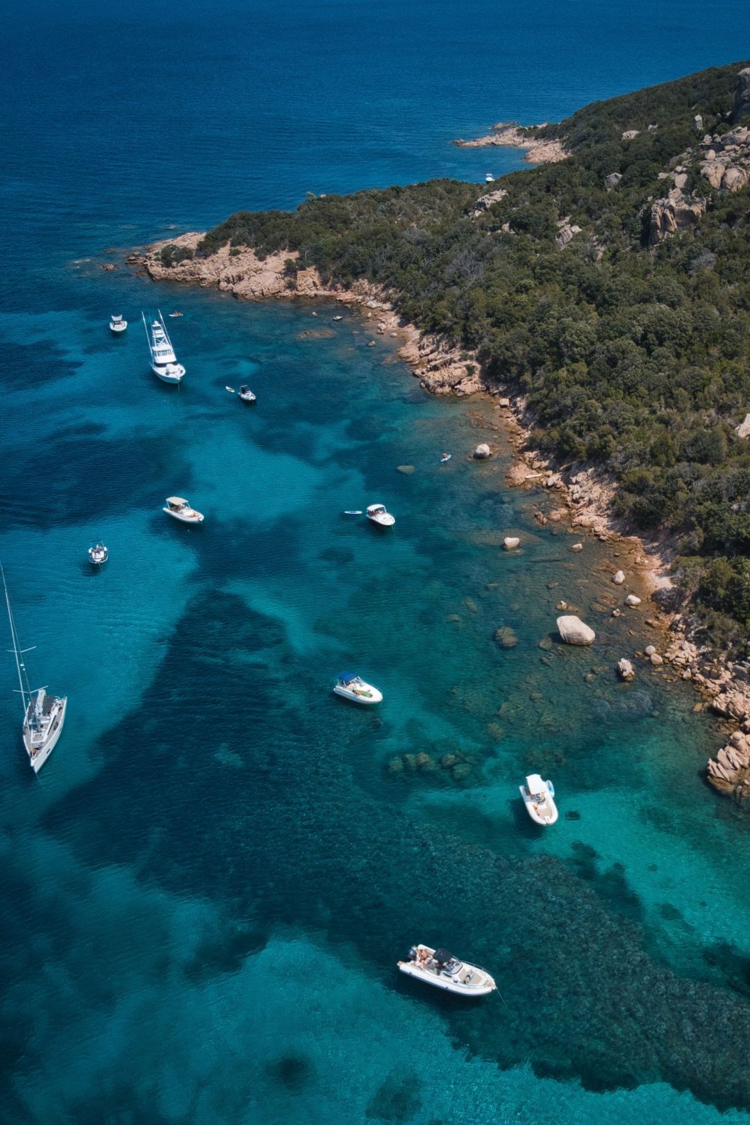 Corsica-bay-sailboats